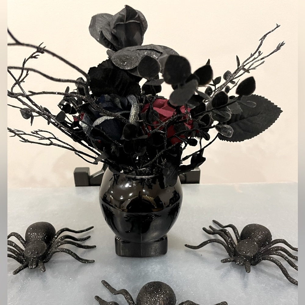 Skull Table Decor - Picture 4 of 6